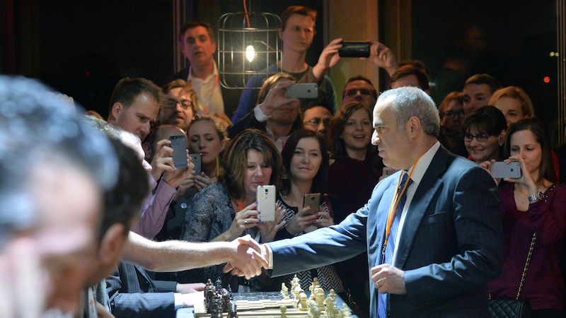 Garri Kasparov spustil herní platformu, připomíná sociální síť